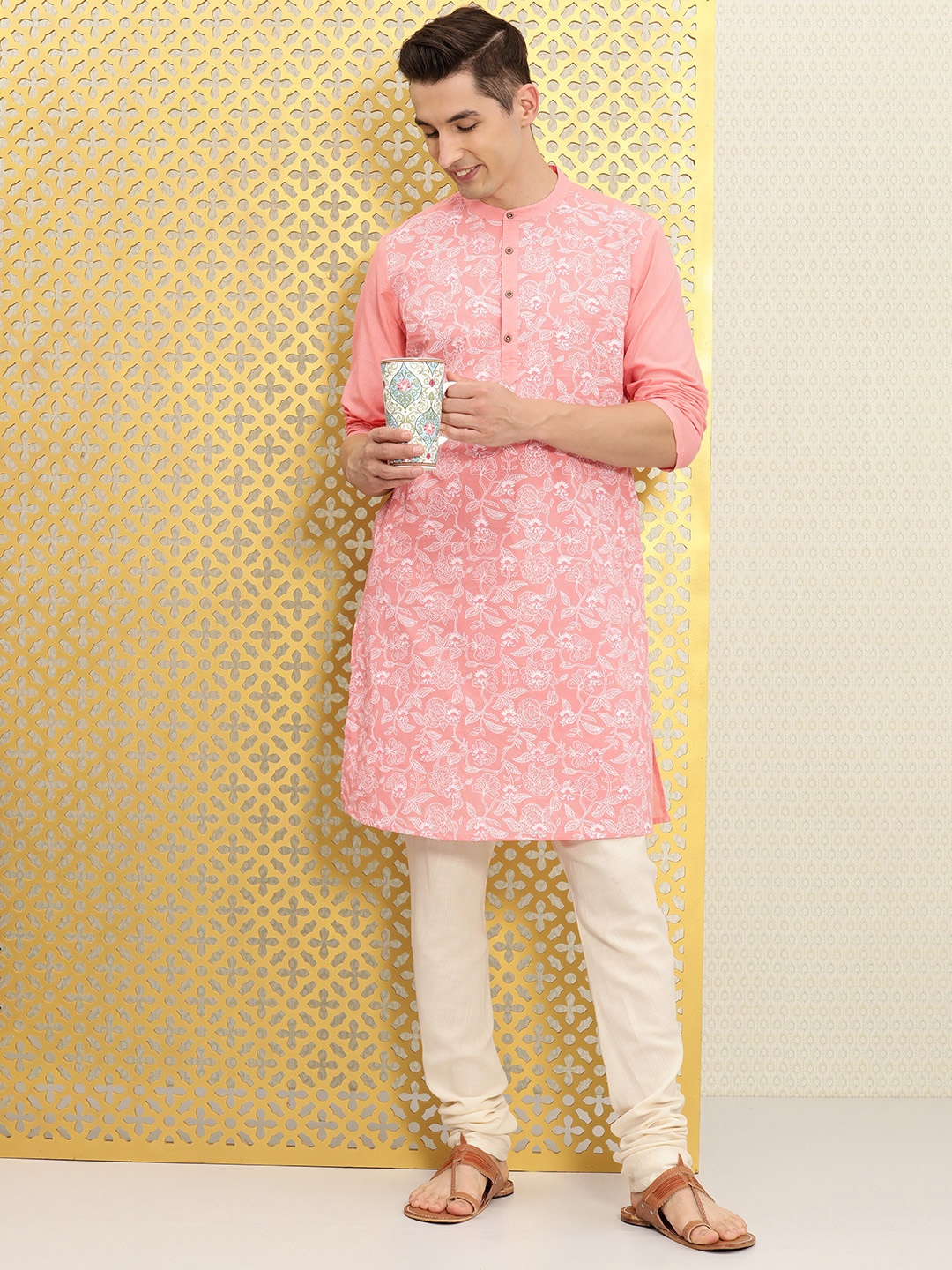 

Ode by House of Pataudi Men Pink & White Floral Printed Floral Kurta