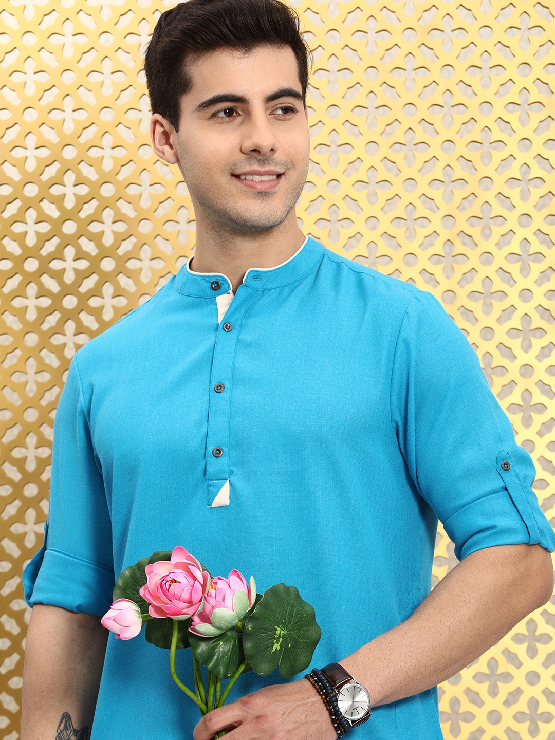 

Ode by House of Pataudi Men Blue Solid Rozana Kurta