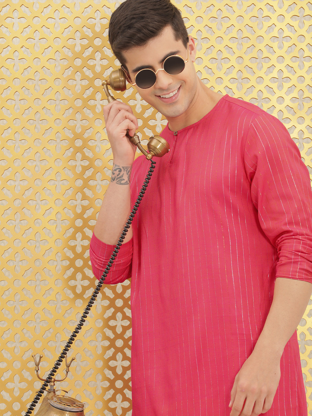 

Ode by House of Pataudi Men Pink Striped Rozana Kurta