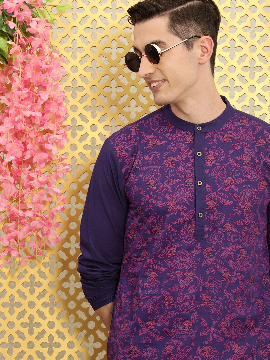 

Ode by House of Pataudi Men Purple & Pink Floral Printed Floral Kurta