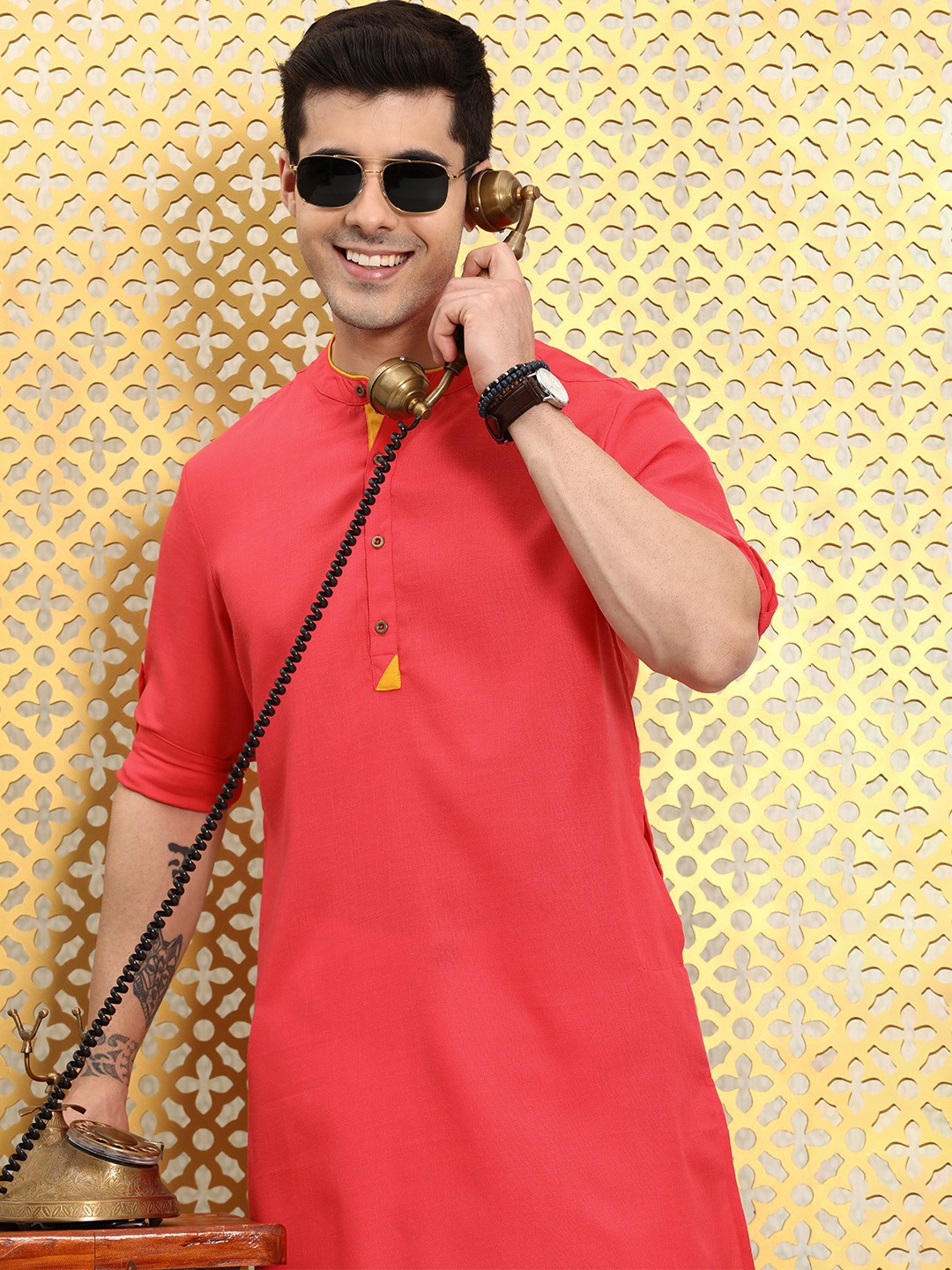 

Ode by House of Pataudi Men Red Solid Rozana Kurta