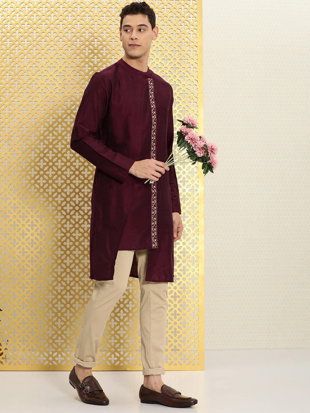 

Ode by House of Pataudi Men Maroon Solid Jashn Kurta