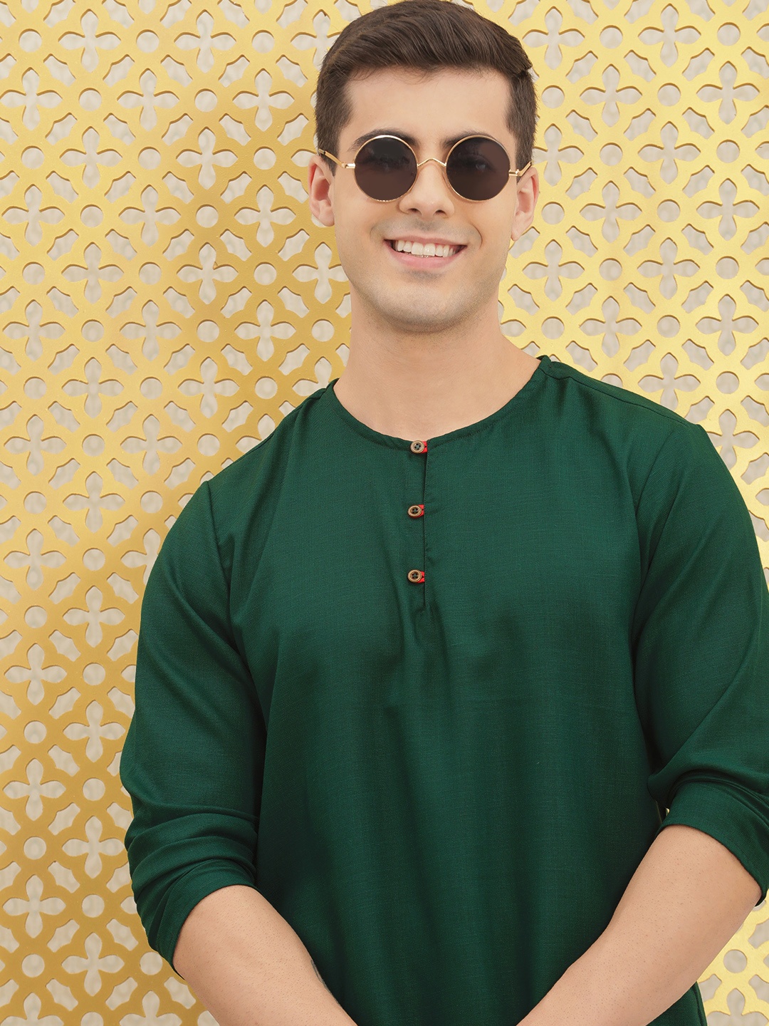

Ode by House of Pataudi Men Green Solid Rozana Kurta