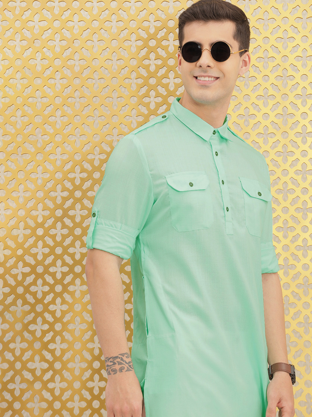 

Ode by House of Pataudi Men Blue Solid Pakistani Style Kurta