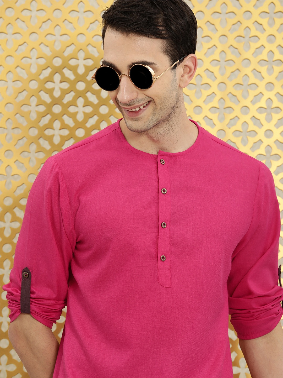 

Ode by House of Pataudi Men Pink Solid Regular Kurta