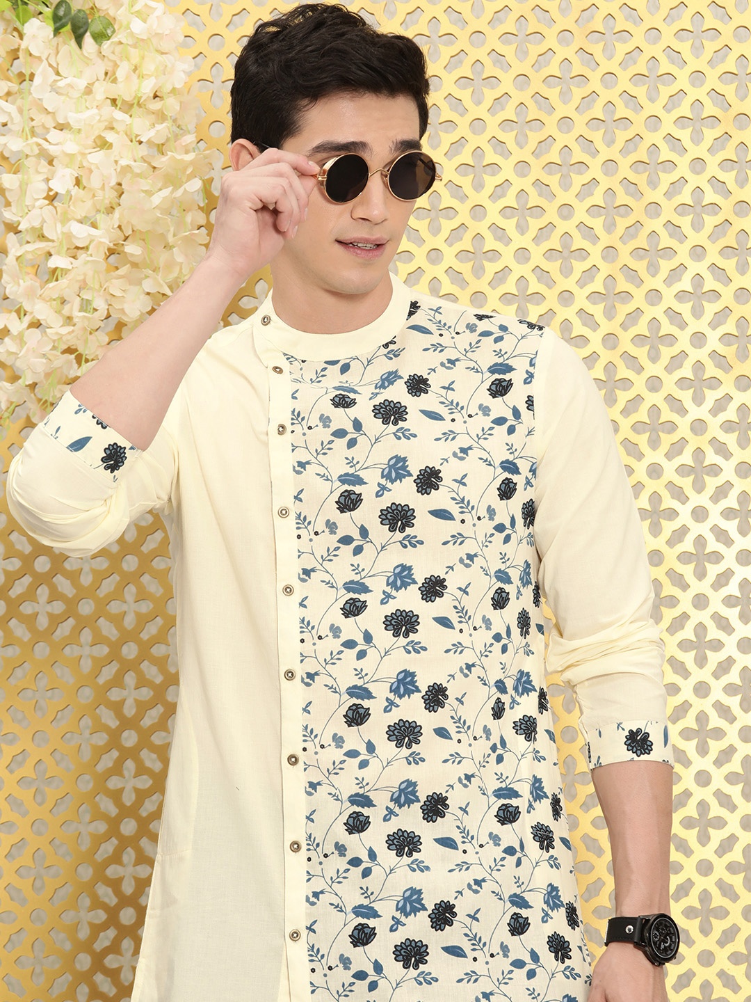 

Ode by House of Pataudi Men Cream-Coloured Floral Printed Casual Kurta