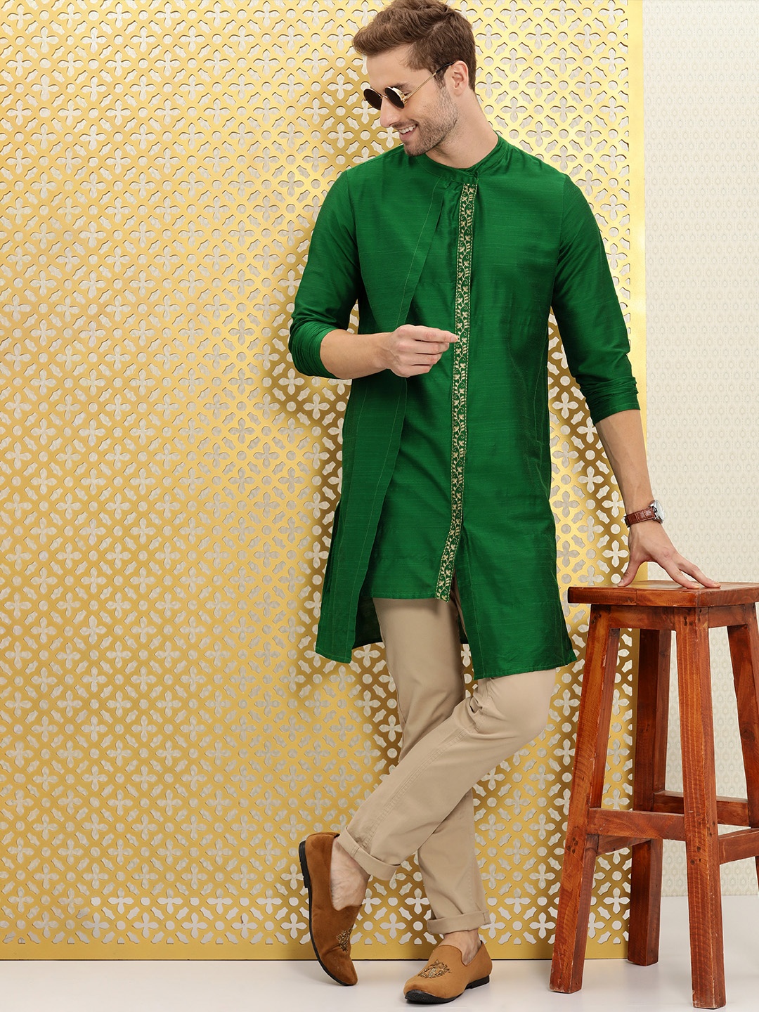 

Ode by House of Pataudi Men Green Solid Rozana Kurta
