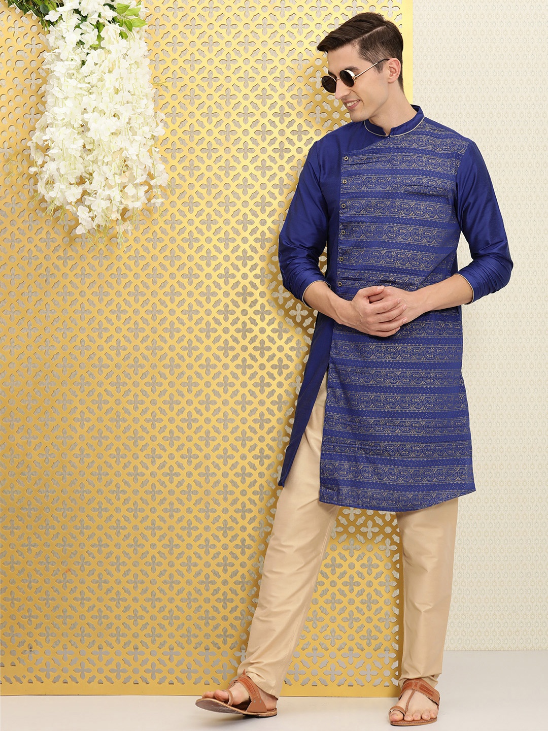 

Ode by House of Pataudi Men Blue Ethnic Motifs Printed Kurta