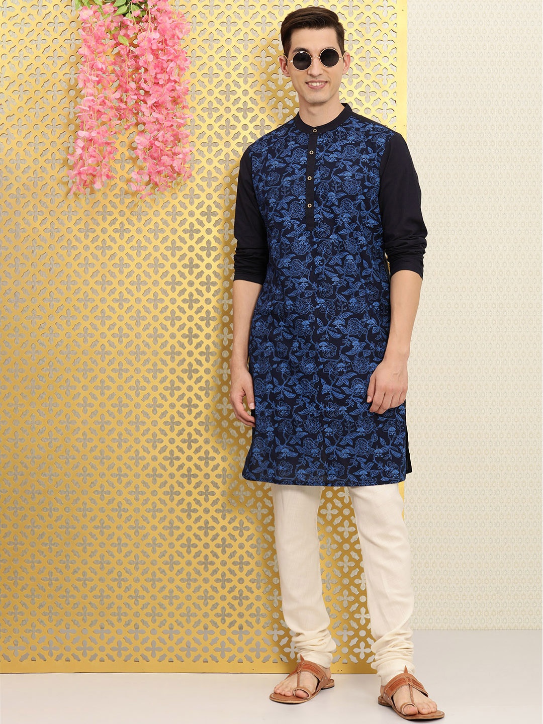 

Ode by House of Pataudi Men Blue & Black Floral Printed Floral Kurta