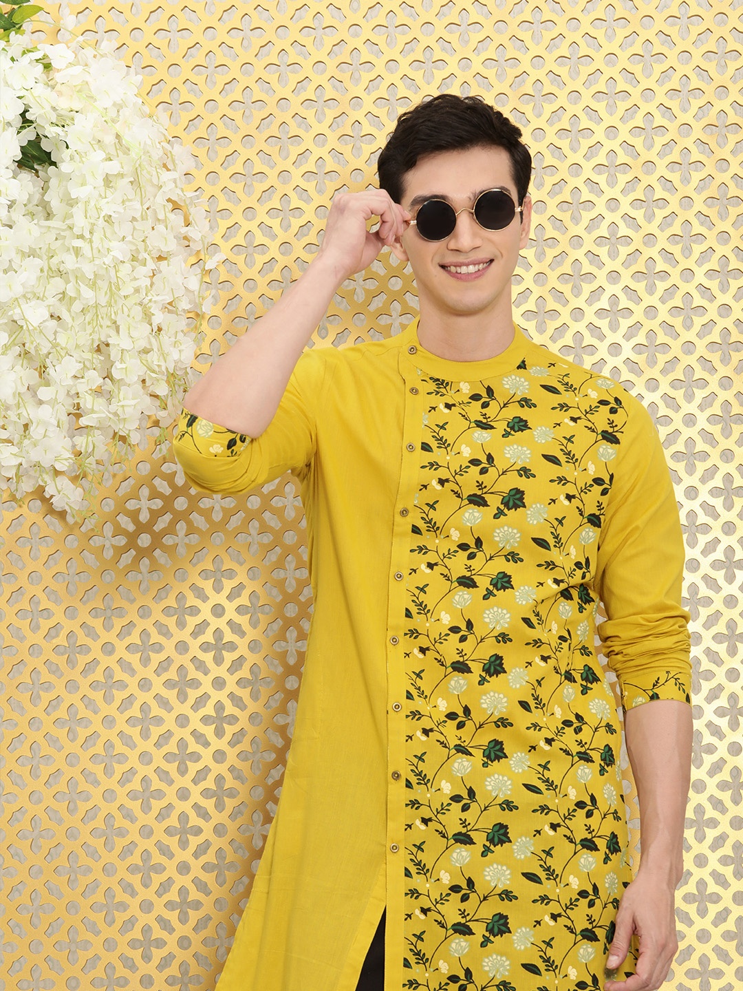 

Ode by House of Pataudi Men Mustard Yellow Floral Printed Kurta