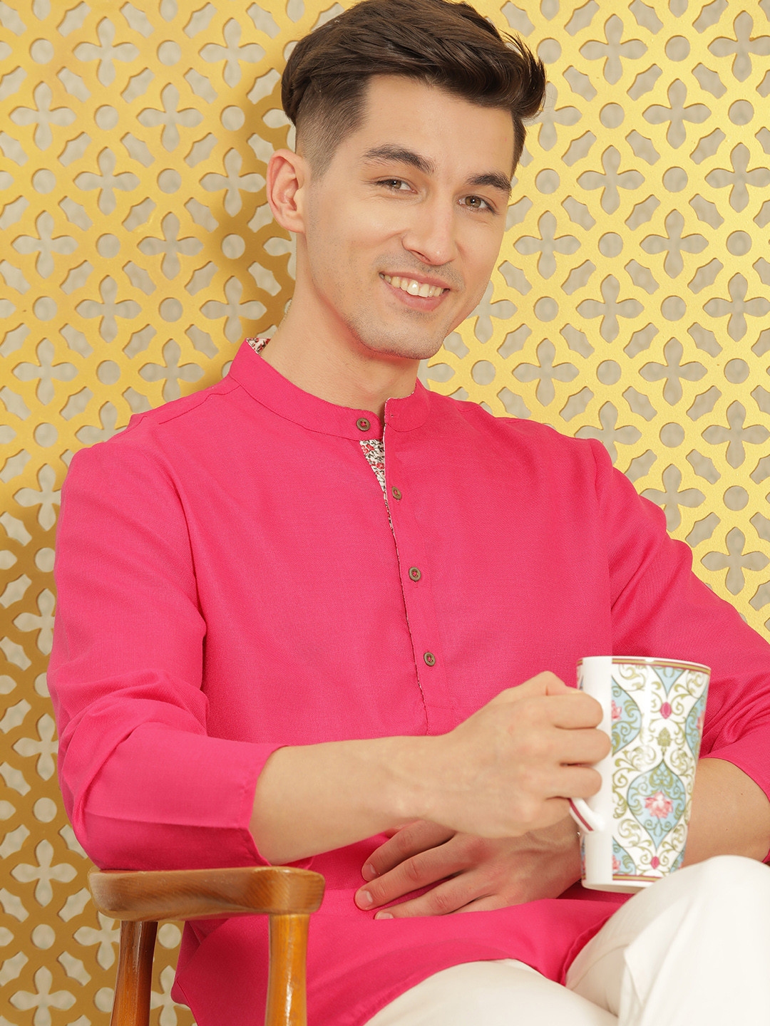 

Ode by House of Pataudi Men Pink Solid Regular Kurta