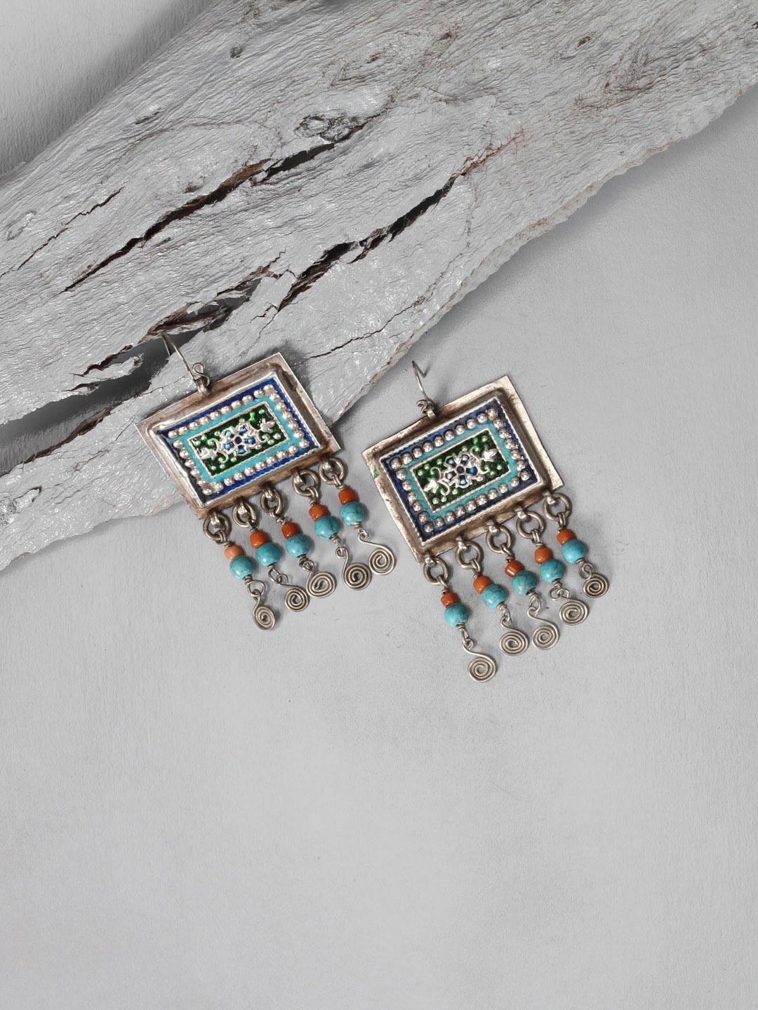 

SANGEETA BOOCHRA Silver-Plated Silver-Toned & Green Contemporary Drop Earrings