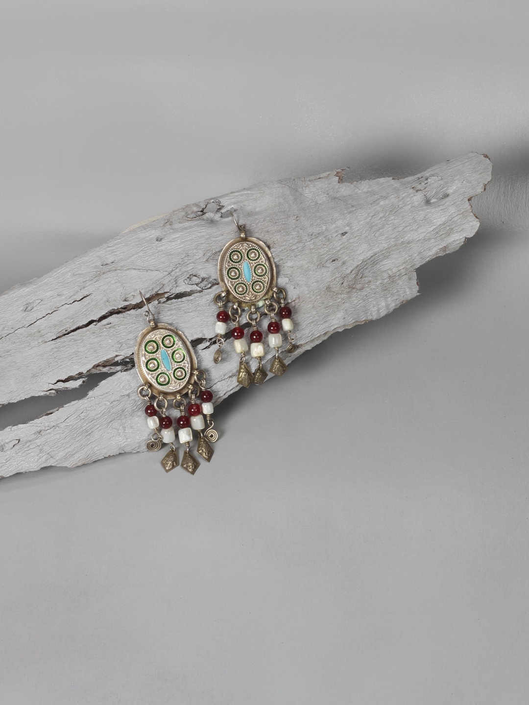 

SANGEETA BOOCHRA Silver-Toned Contemporary Chandbalis Earrings