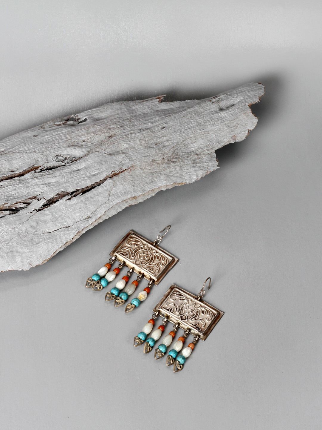 

SANGEETA BOOCHRA Silver-Toned & Blue Square Drop Earrings
