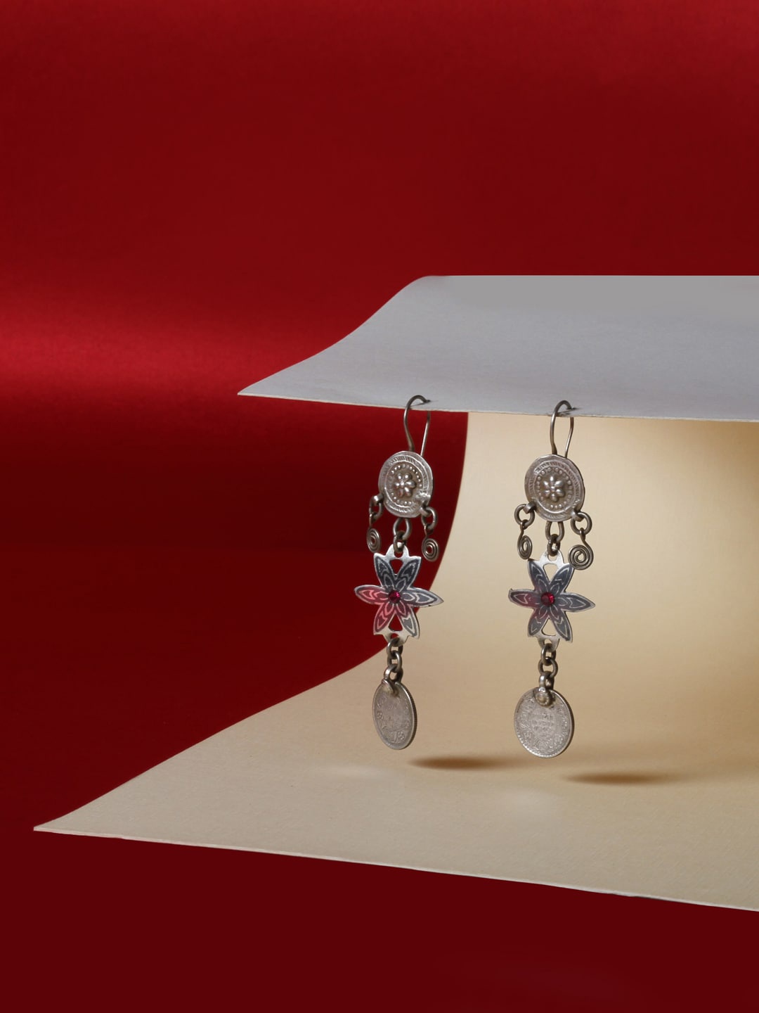 

SANGEETA BOOCHRA Silver-Toned Contemporary Drop Earrings