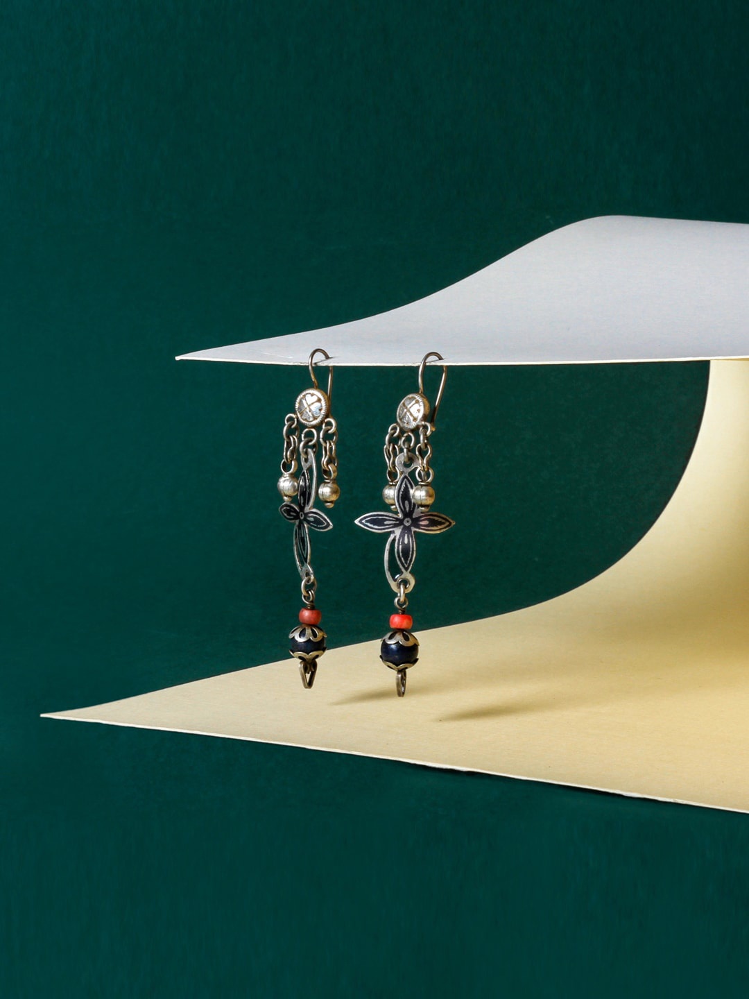 

SANGEETA BOOCHRA Silver-Toned Contemporary Drop Earrings