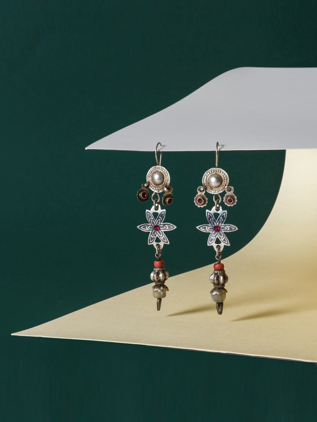 

SANGEETA BOOCHRA Silver-Toned & Red Floral Drop Earrings