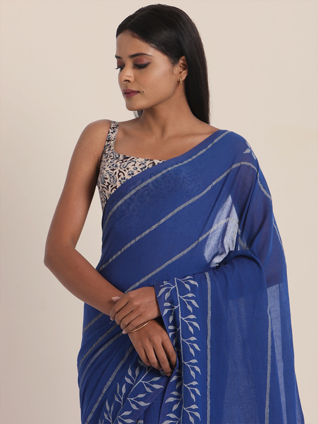 

Suta Blue & White Striped Saree
