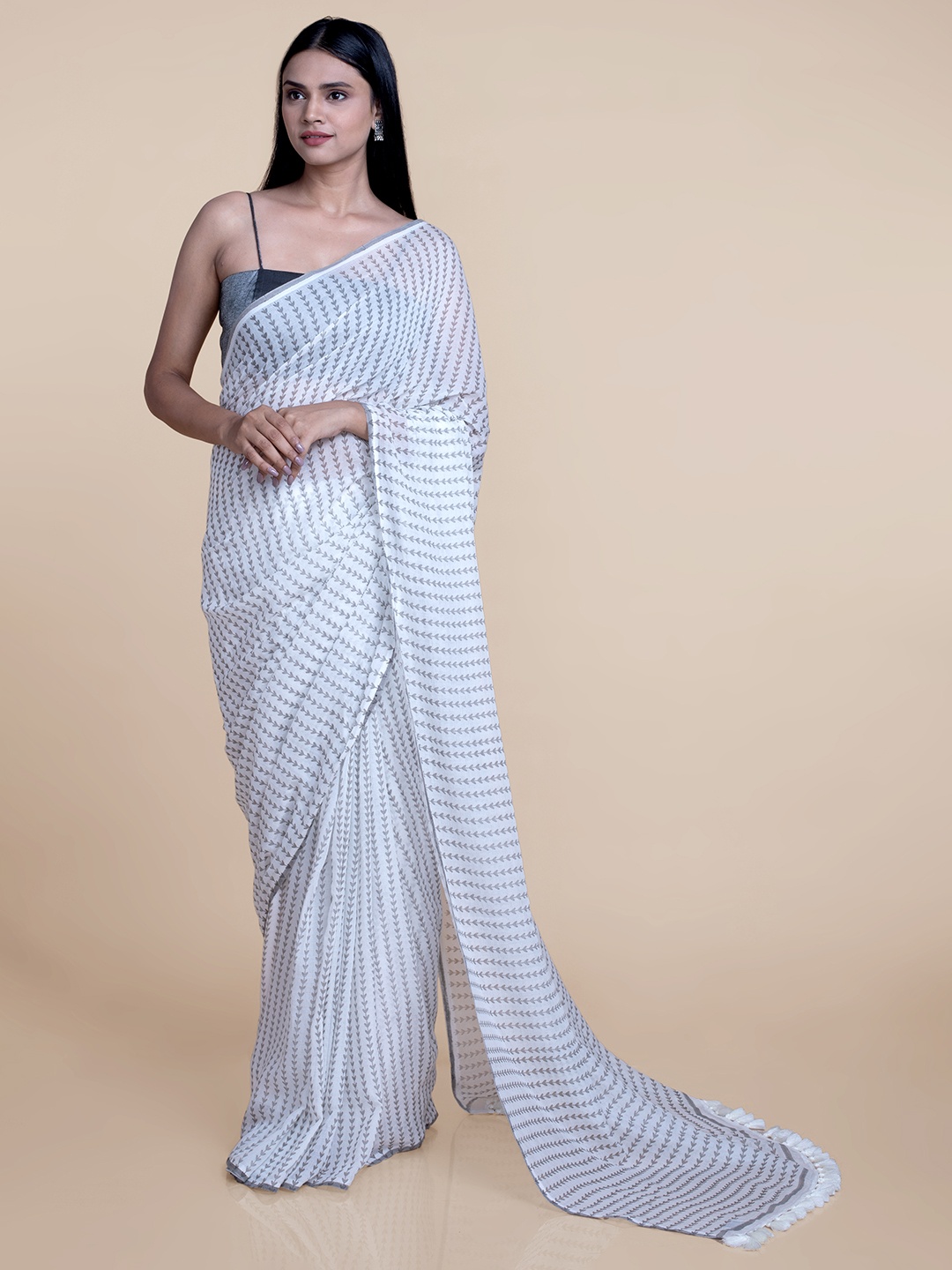 

Suta White & Grey Ethnic Print Mul Saree