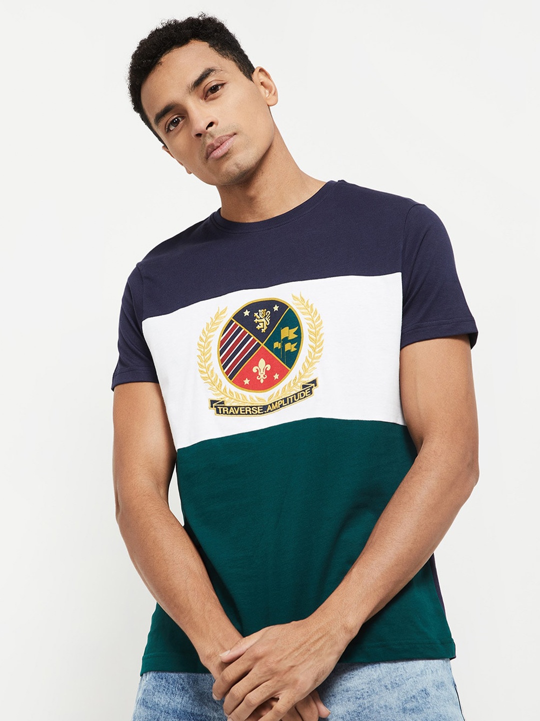 

max Men Green & White Colourblocked T-shirt