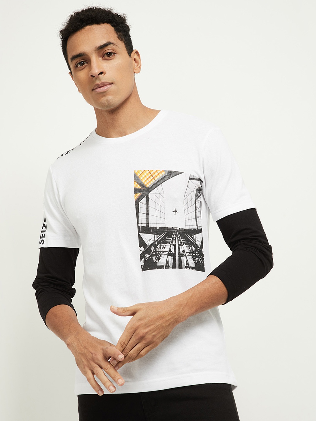 

max Men White & Black Printed T-shirt