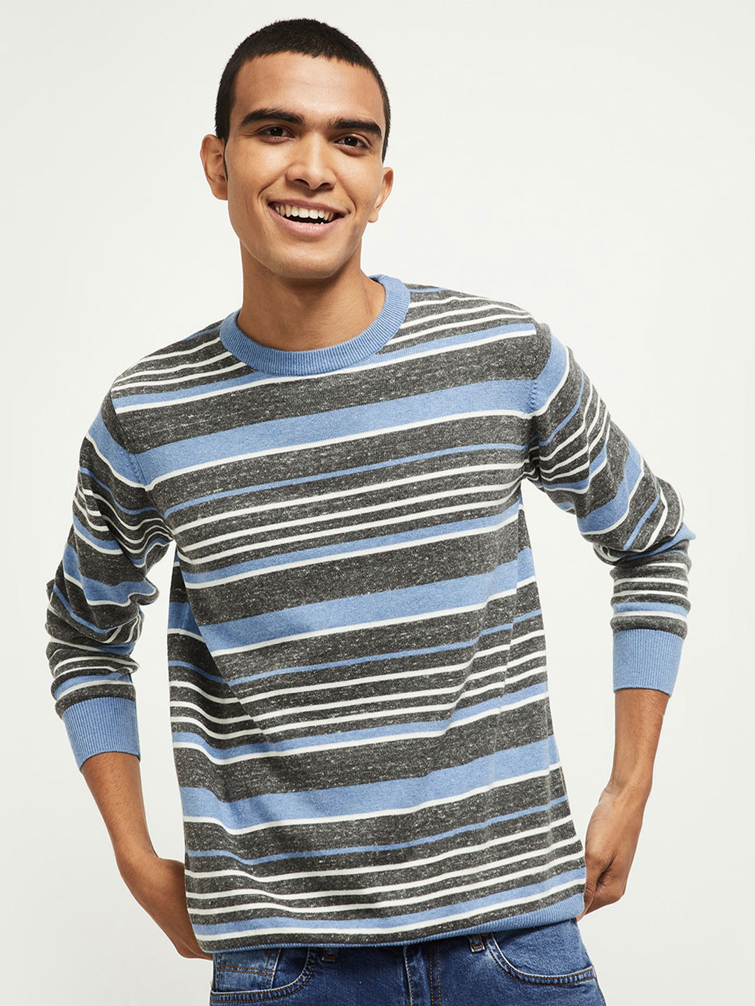 

max Men Blue & Grey Striped T-shirt
