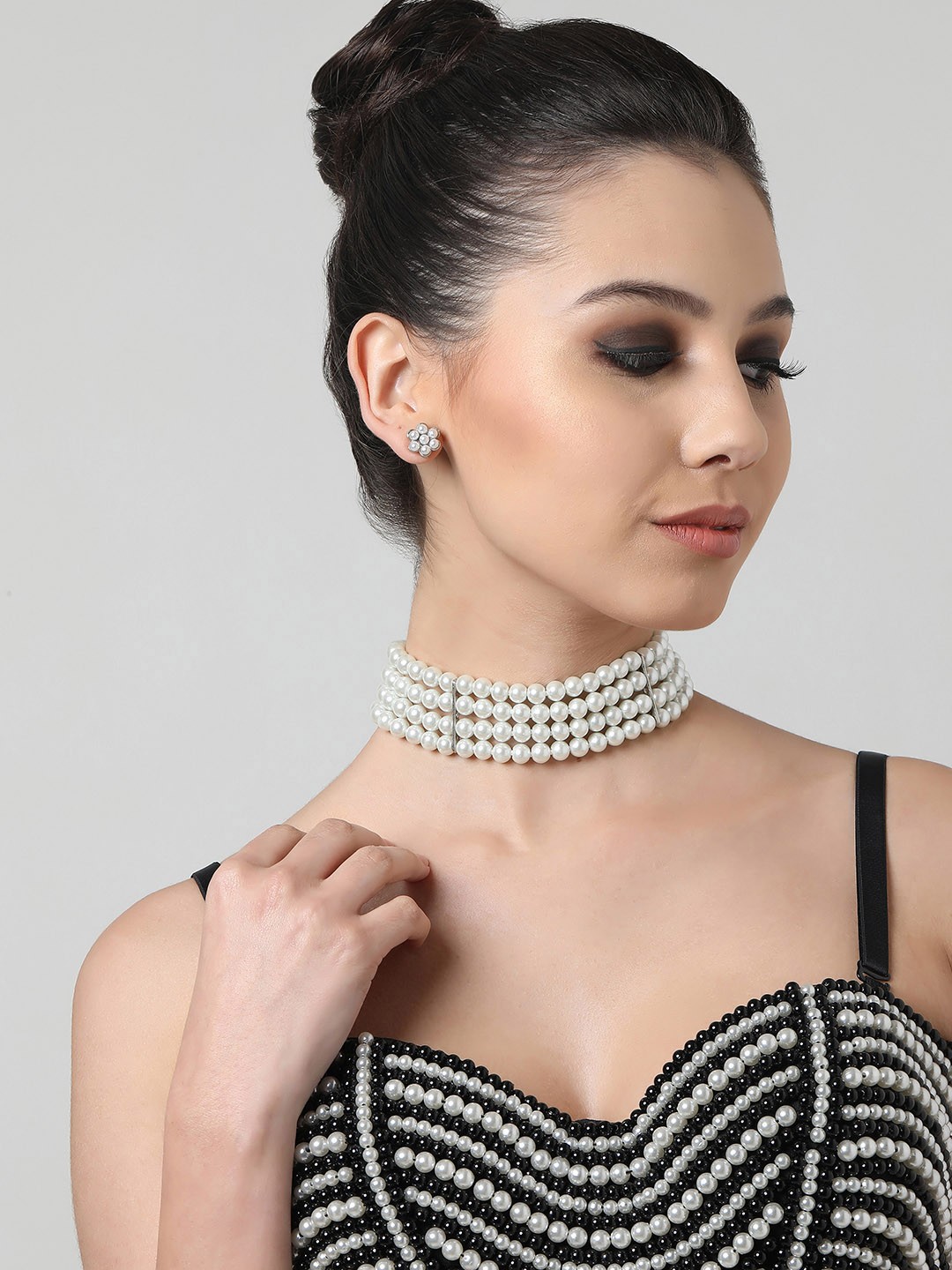 

Zaveri Pearls Silver-Plated White Pearl Beaded Jewellery Set