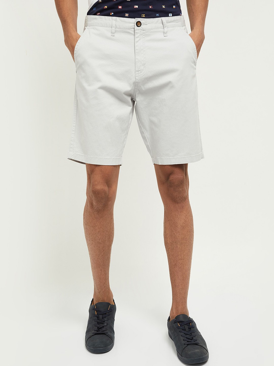 

max Men Grey Solid Regular Shorts