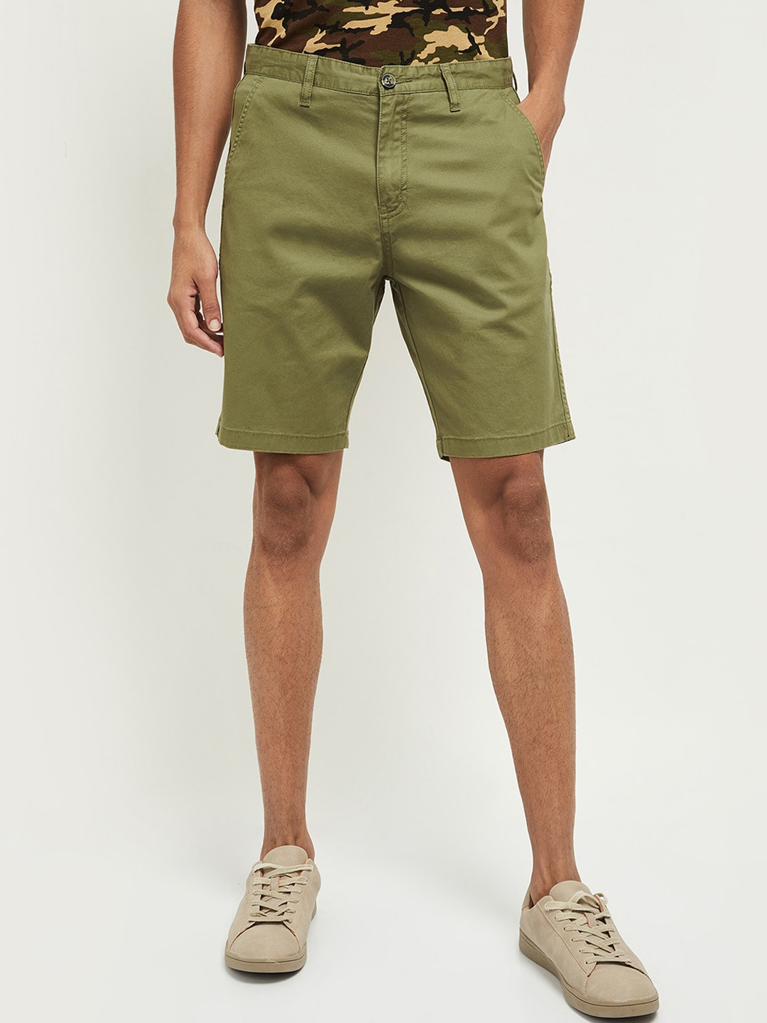 

max Men Green Solid Regular Shorts