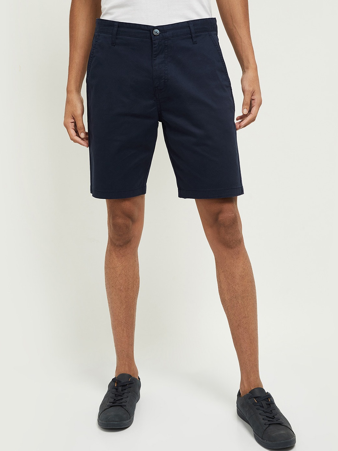 

max Men Blue Solid Regular Shorts