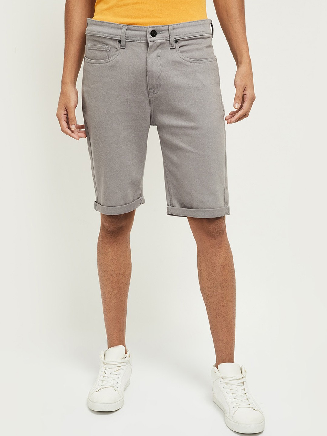 

max Men Grey Solid Denim Shorts
