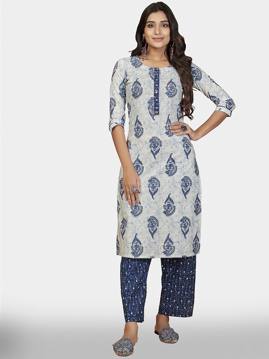 

Vbuyz Women Off White Printed Pure Cotton Kurta with Trousers