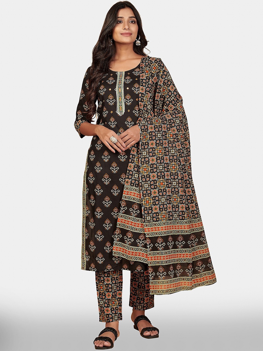 

Vbuyz Women Black Printed Pure Cotton Kurta with Trousers & Dupatta