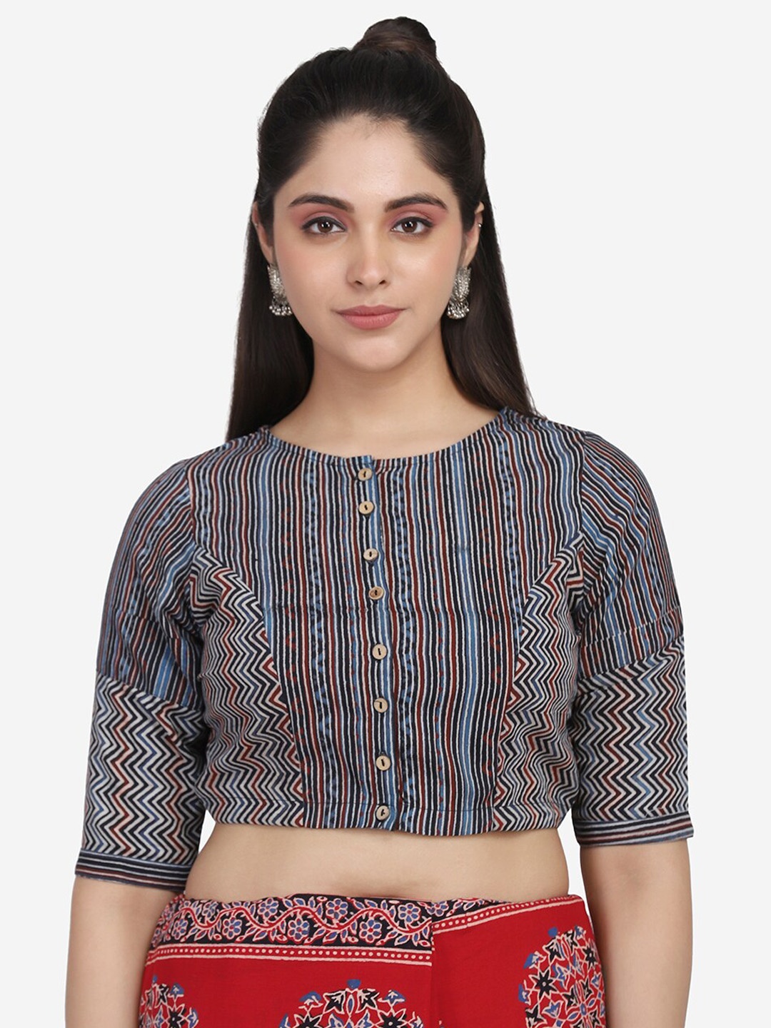 

THE WEAVE TRAVELLER Women Blue & White Printed Cotton Saree Blouse