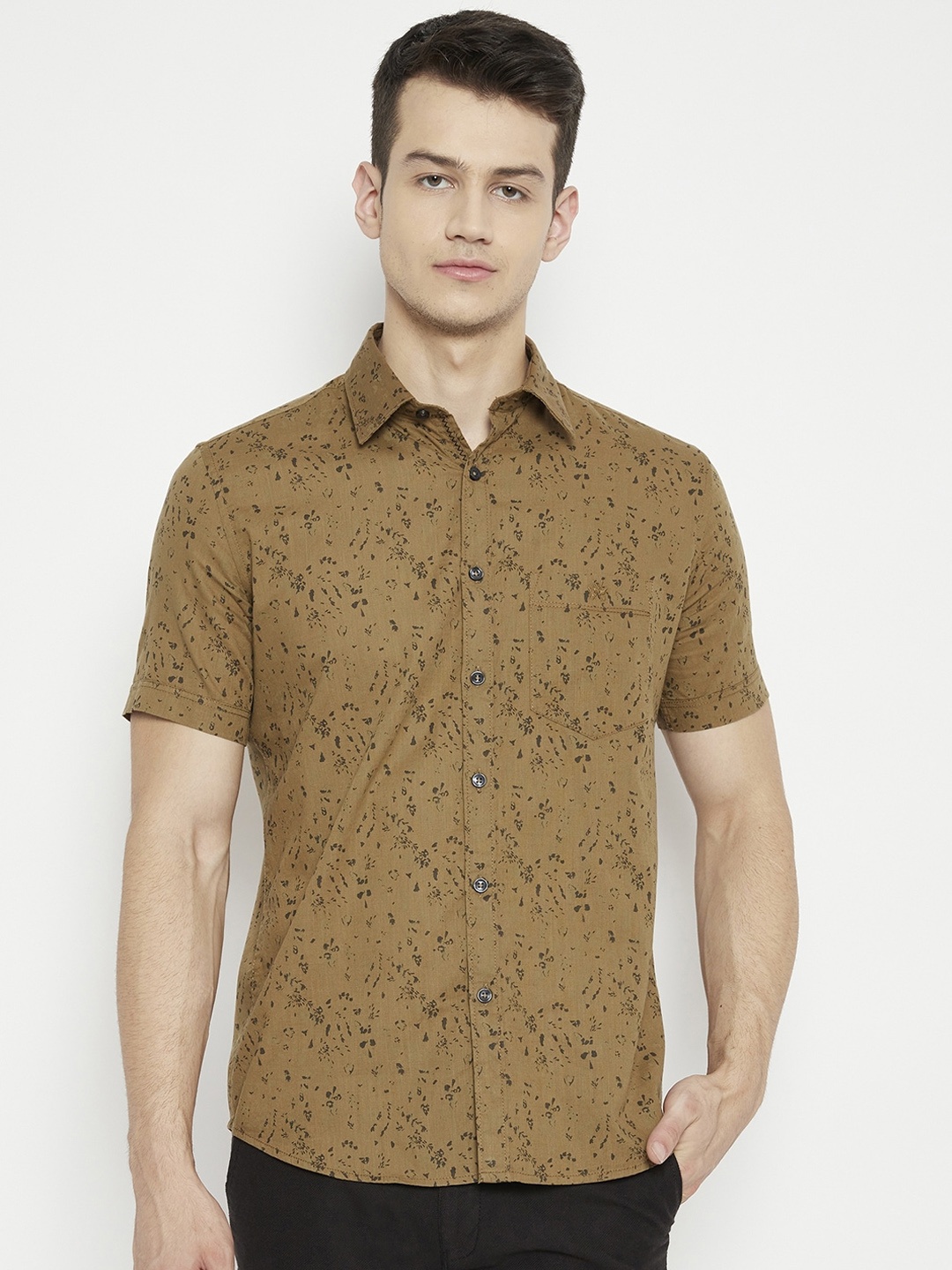 

Crimsoune Club Men Beige & Black Slim Fit Opaque Printed Pure Cotton Casual Shirt