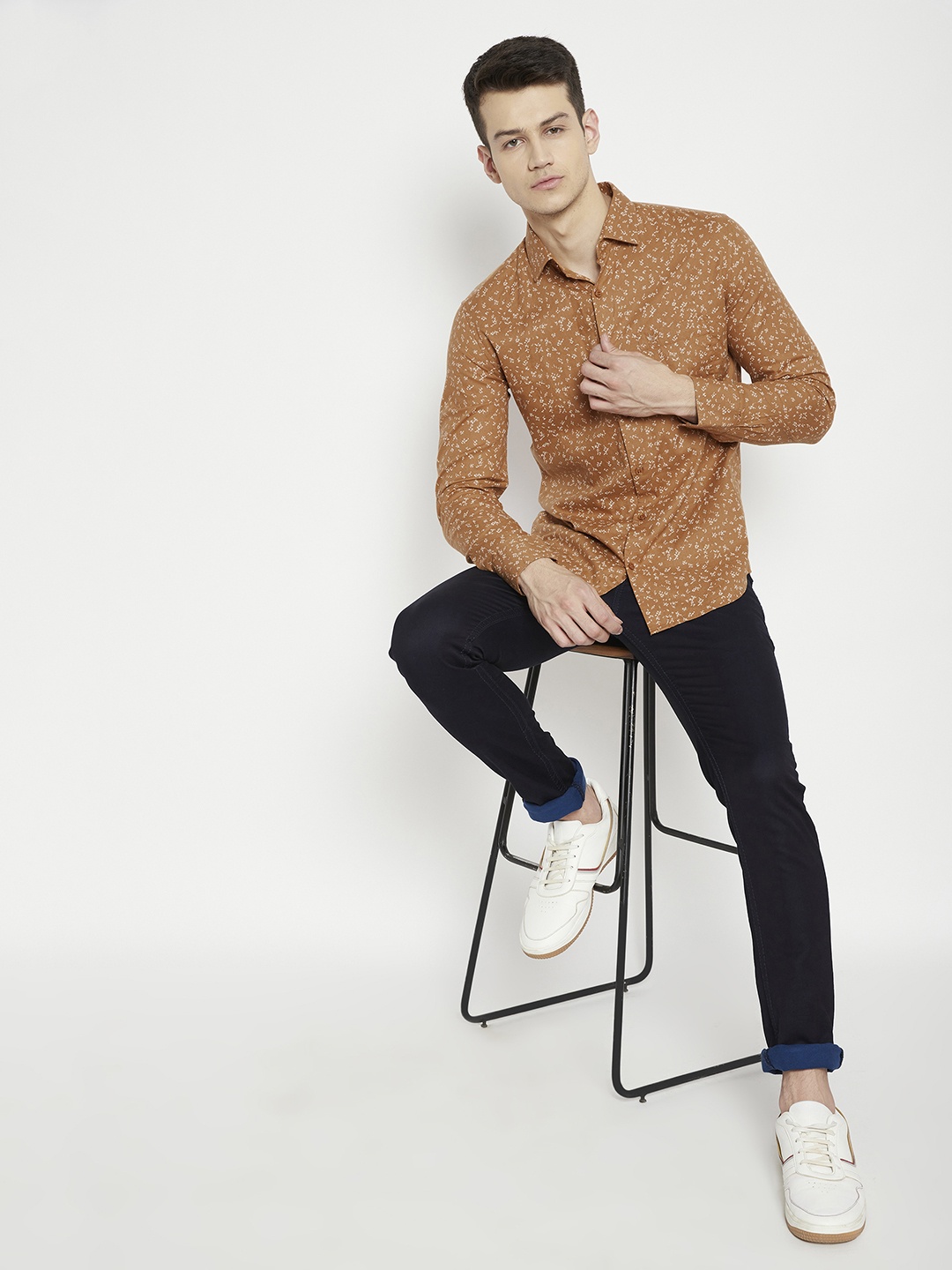 

Crimsoune Club Men Brown & White Slim Fit Opaque Printed Pure Cotton Casual Shirt