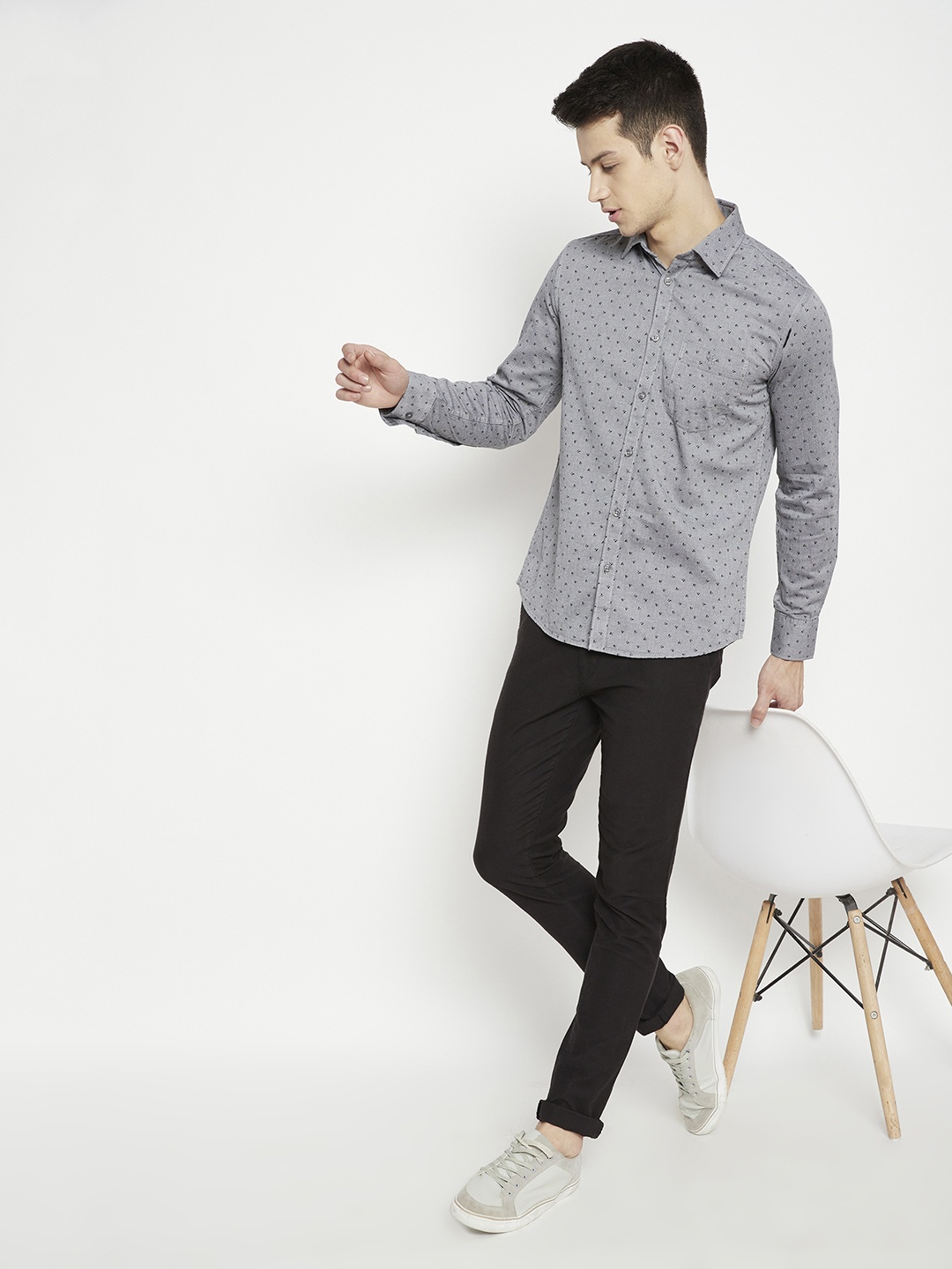 

Crimsoune Club Men Grey Slim Fit Opaque Printed Casual Shirt