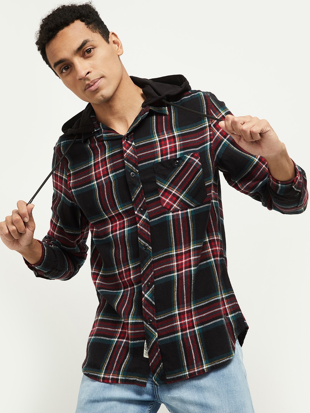 

max Men Navy Blue & Red Slim Fit Opaque Checked Pure Cotton Casual Shirt