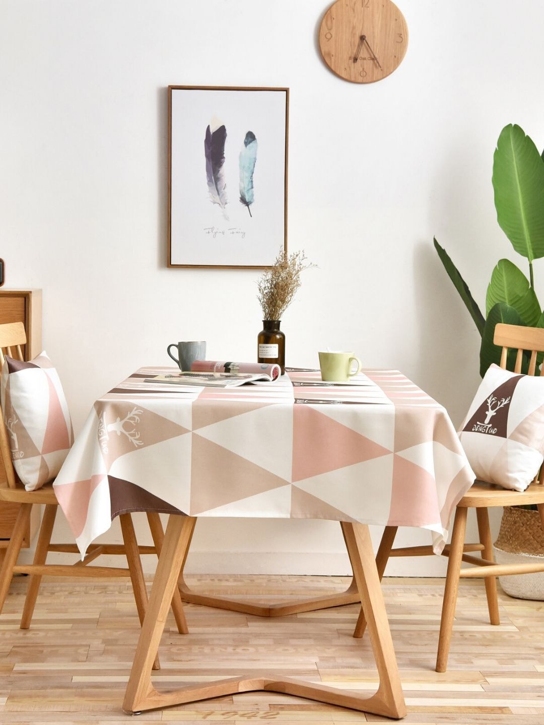

MODERN HOMES Pink & White Geometric Printed Cotton 4-Seater Square Table Cover