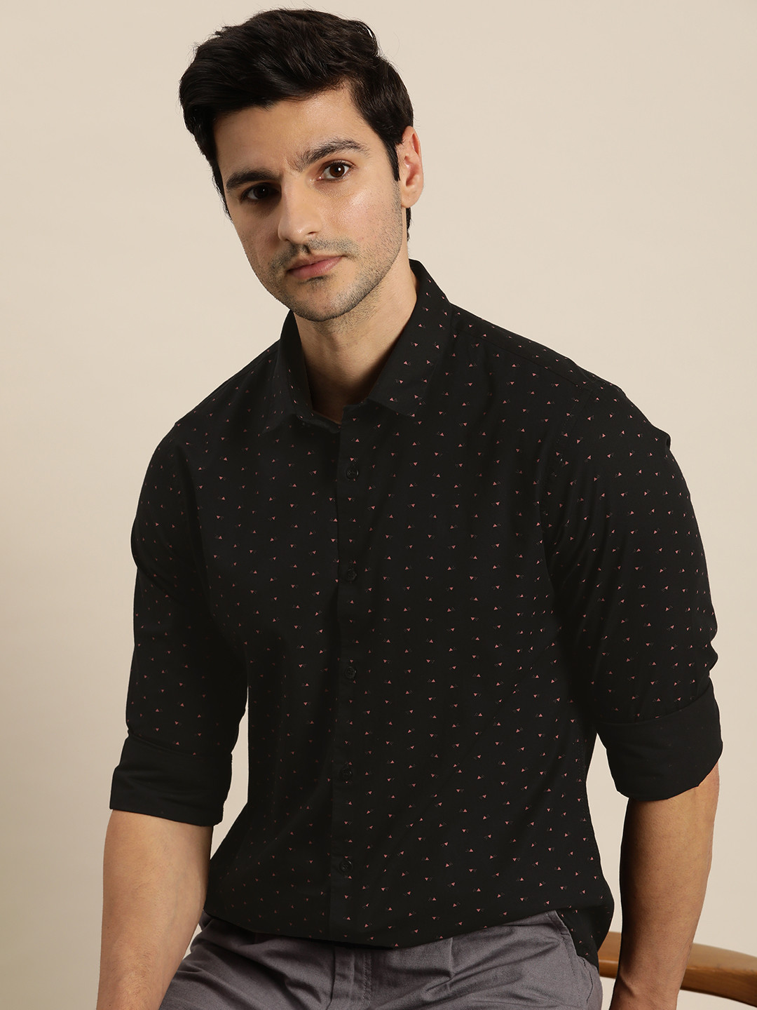 

ether Men Black Opaque Printed Pure Cotton Casual Shirt