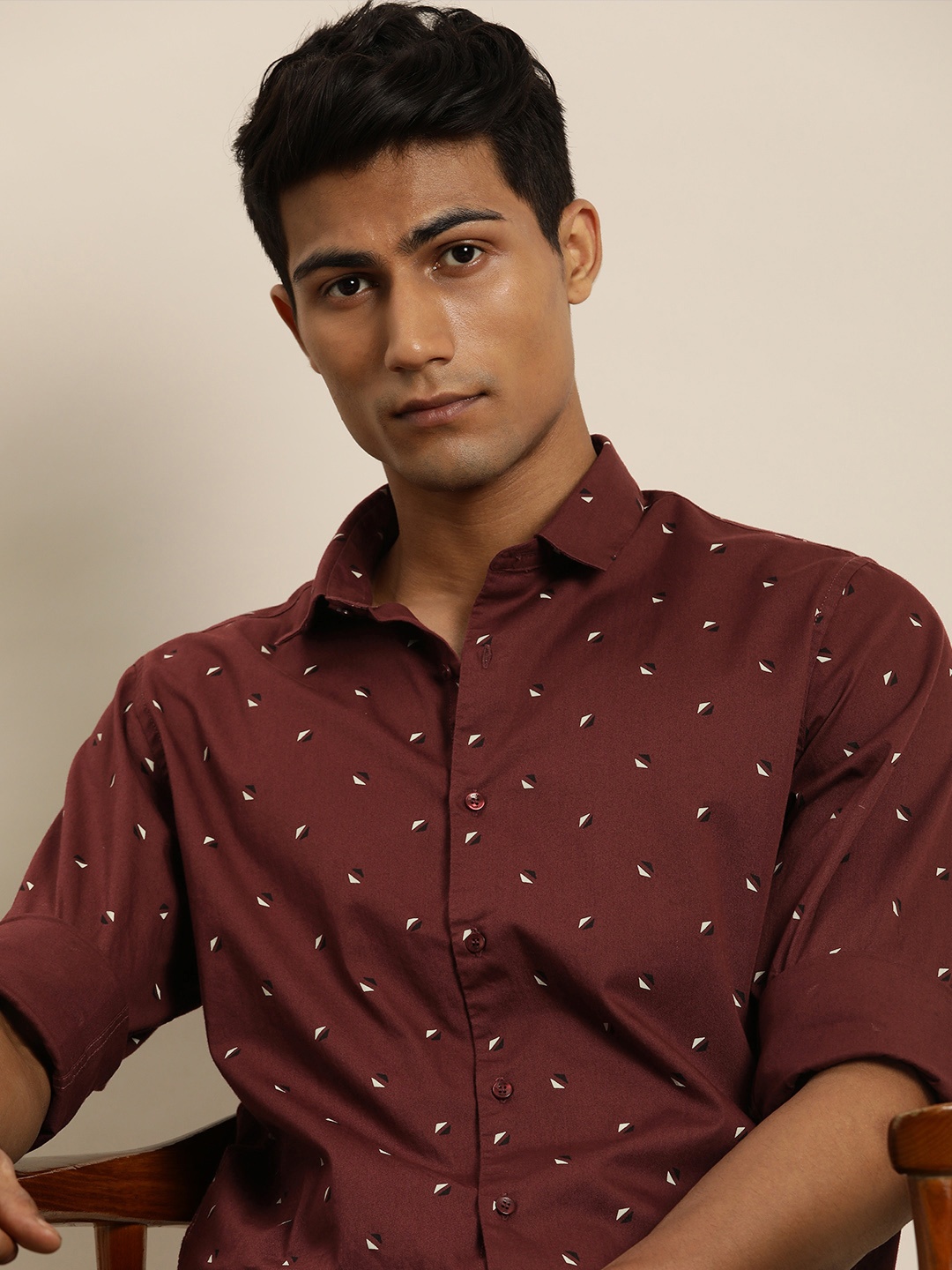 

ether Men Maroon Opaque Printed Pure Cotton Casual Shirt