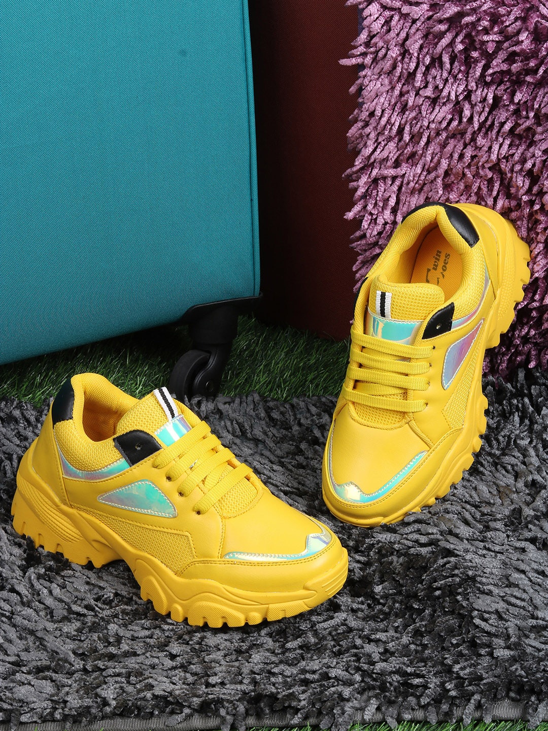 

TWIN TOES Women Yellow Sneakers