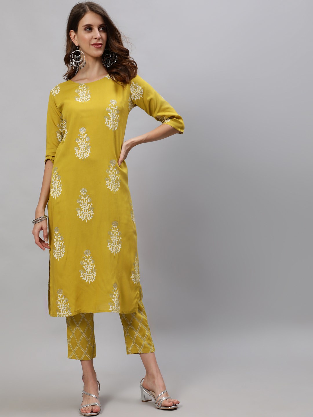

Anubhutee Women Lime Green & White Ethnic Motifs Printed Regular Kurta With Trousers