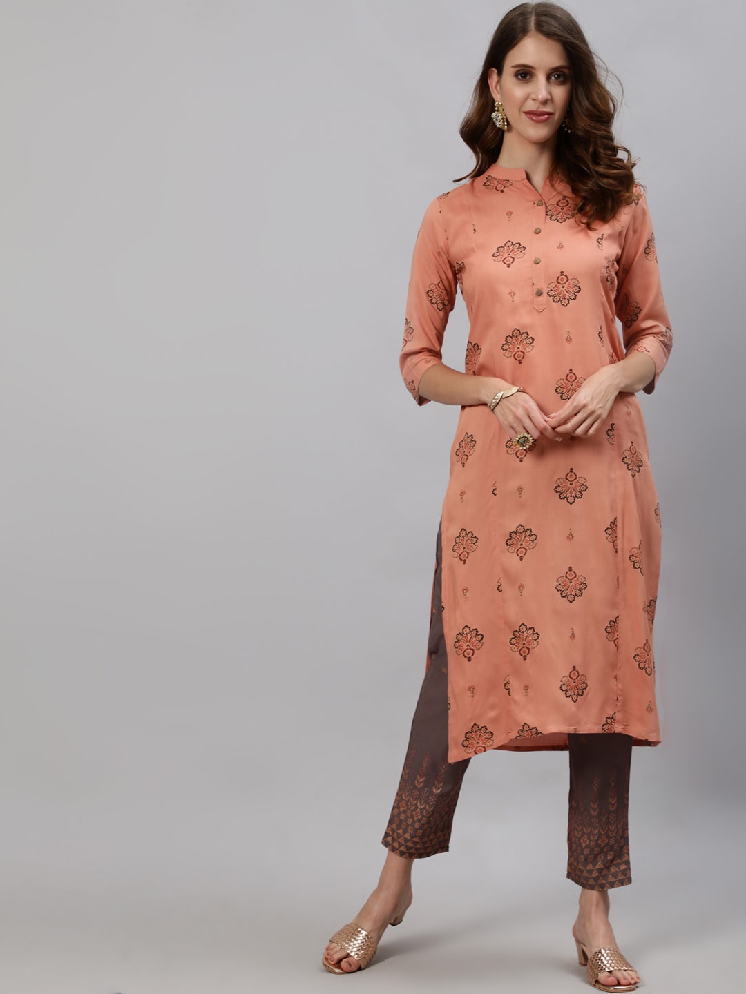 

Anubhutee Women Peach-Coloured & Grey Floral Printed Regular Kurta With Trousers