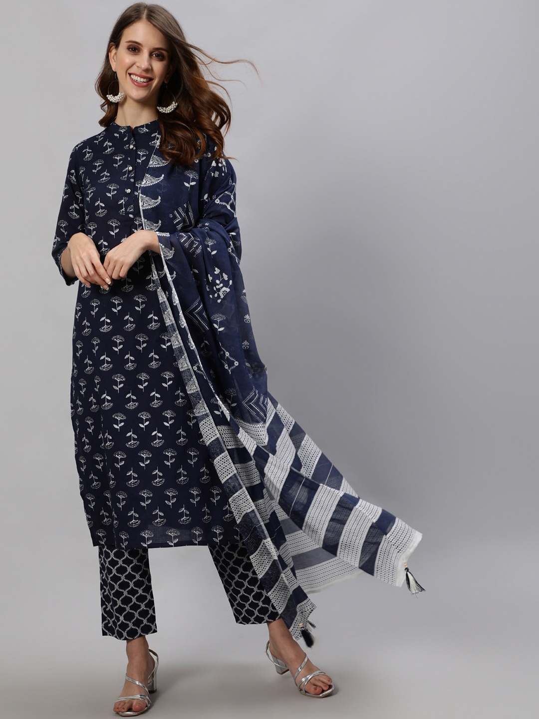 

Anubhutee Women Navy Blue & White Floral Printed Kurta With Trousers & Dupatta