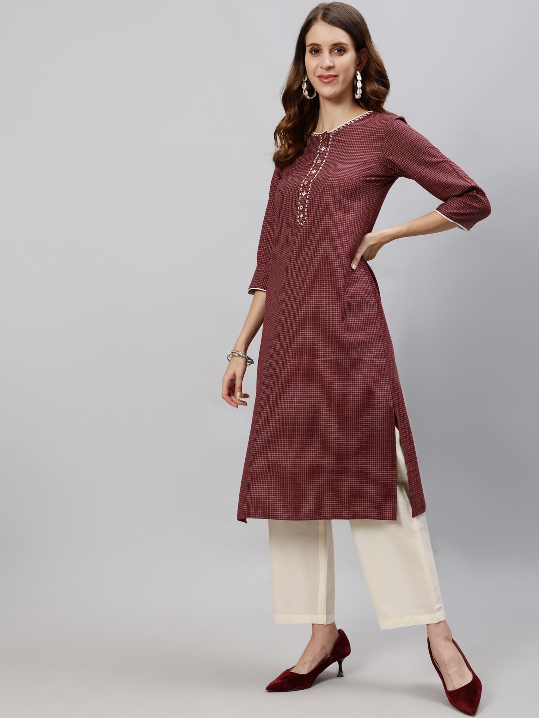 

Anubhutee Women Maroon & Beige Checked Regular Kurta With Trousers
