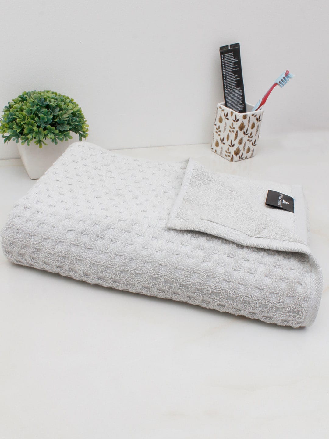 

AVI Living Grey Solid 650 GSM Pure Cotton Bath Towels