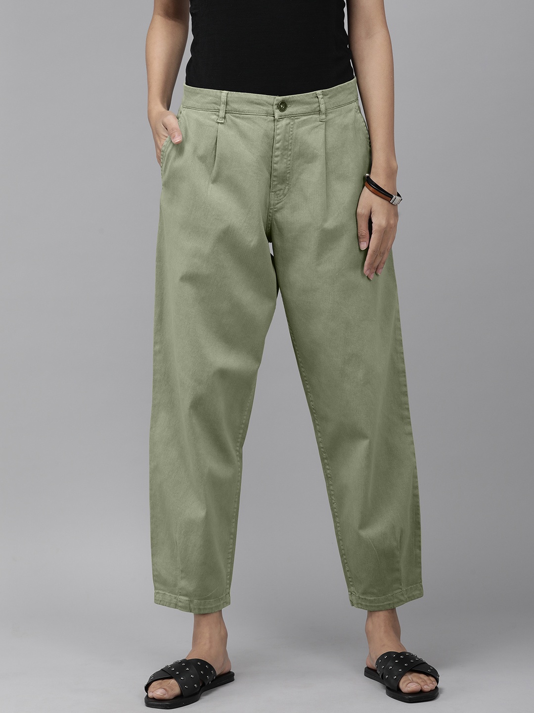 

The Roadster Lifestyle Co Women Green Tapered Fit Trousers
