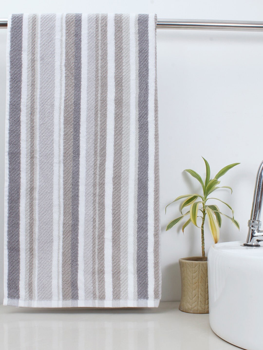 

AVI Living Set of 2 Beige & Green 600 GSM Cotton Textured Stripe Bath Towels