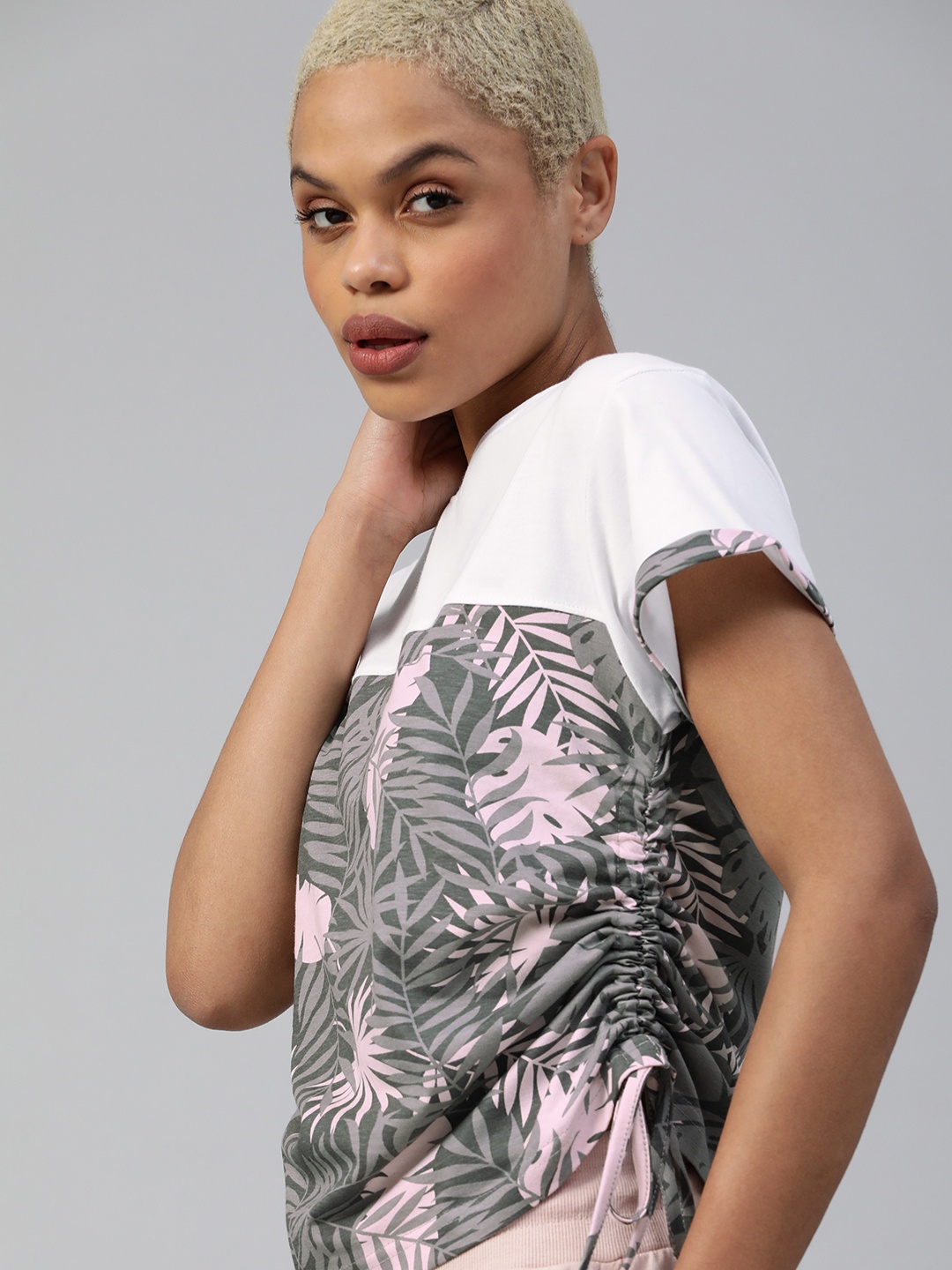 

JUNEBERRY Women Grey & White Floral Printed Tropical T-shirt